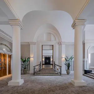 The Queens Hotel