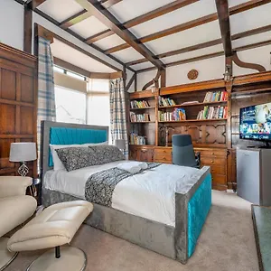 *rg9bc* For Your Relaxed & Cosy + Free Parking + Free Fast Wifi * Homestay