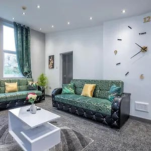 *f4gh For Your Relaxed & Cosy + Free Parking + Free Fast Wifi * Apartment